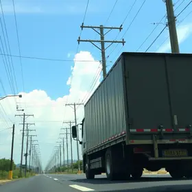 caminhão derruba postes Ribeirão Preto