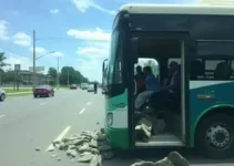 ônibus vandalizado